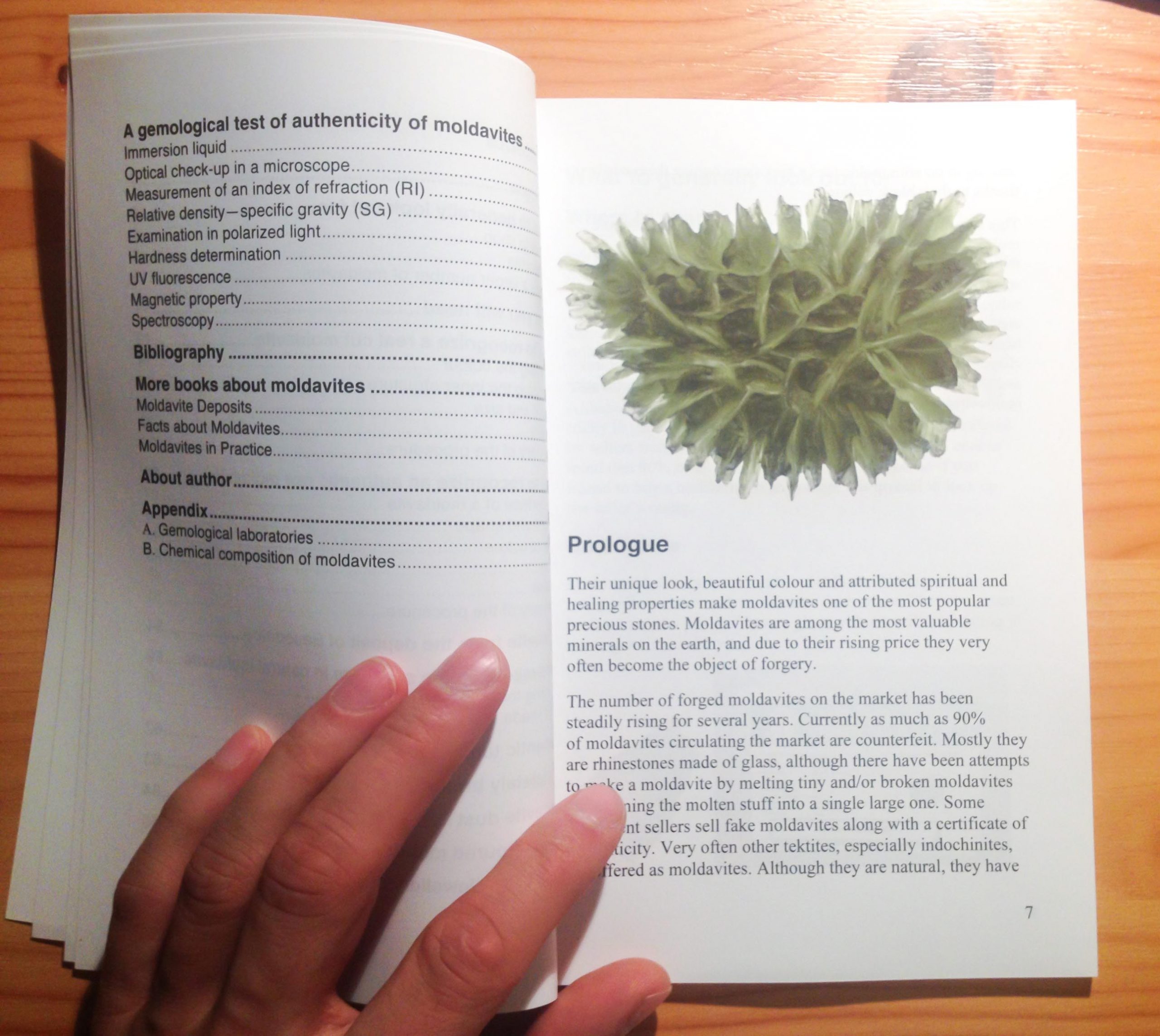 Book How to identify genuine moldavites and moldavite fakes