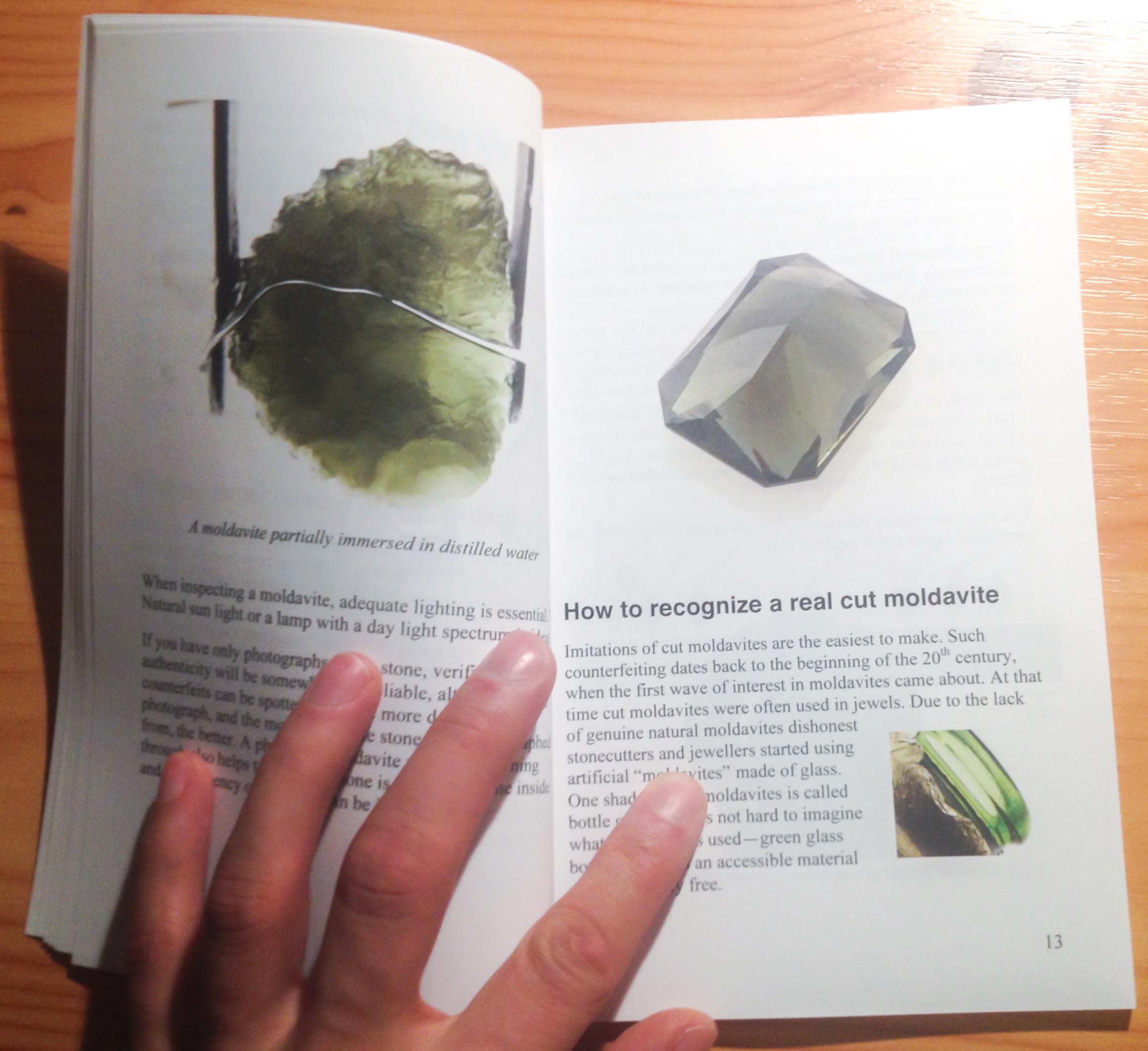 Book How to identify genuine moldavites and moldavite fakes