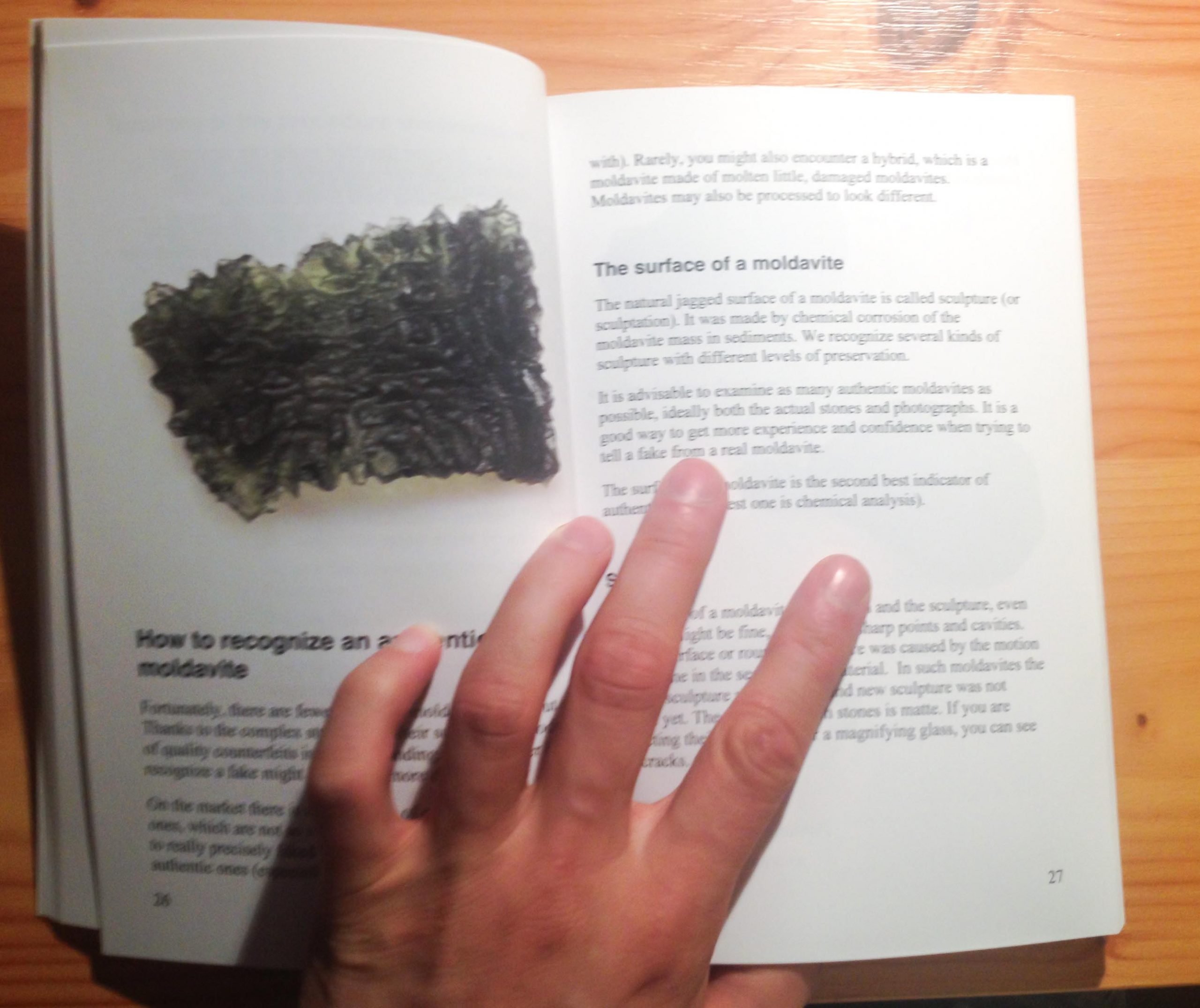 Book How to identify genuine moldavites and moldavite fakes