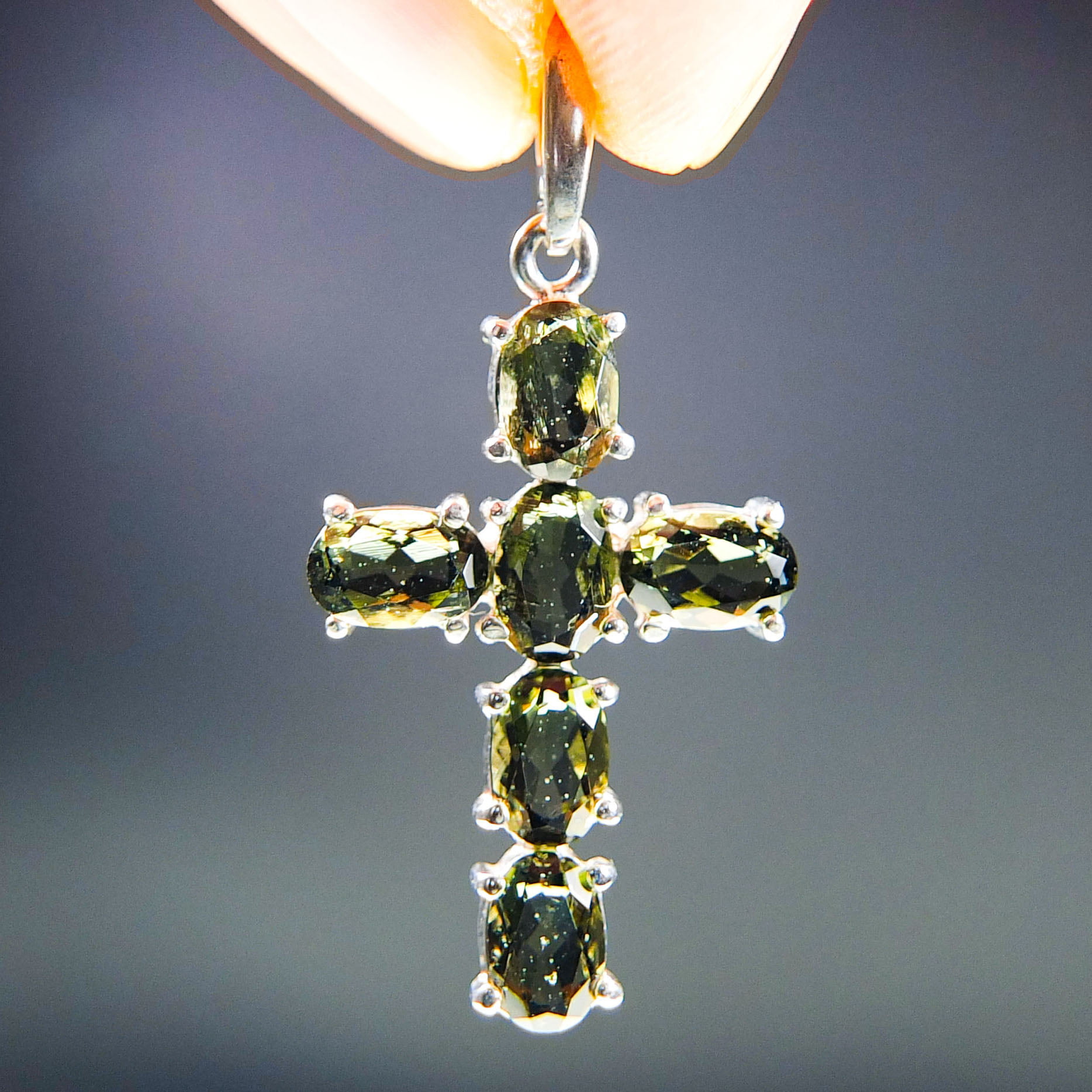 Moldavite pendant with CERTIFICATE