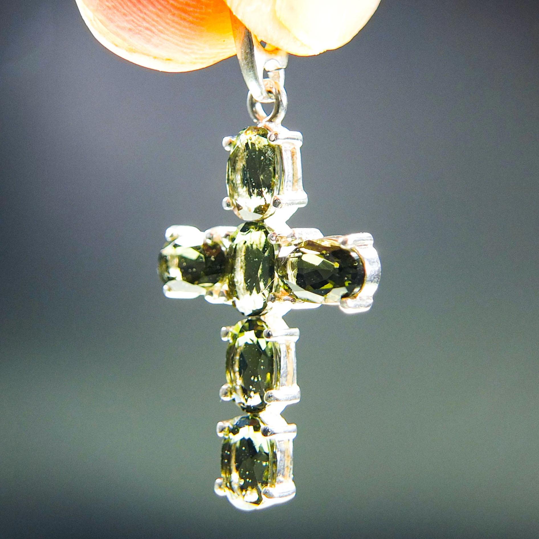 Moldavite pendant with CERTIFICATE